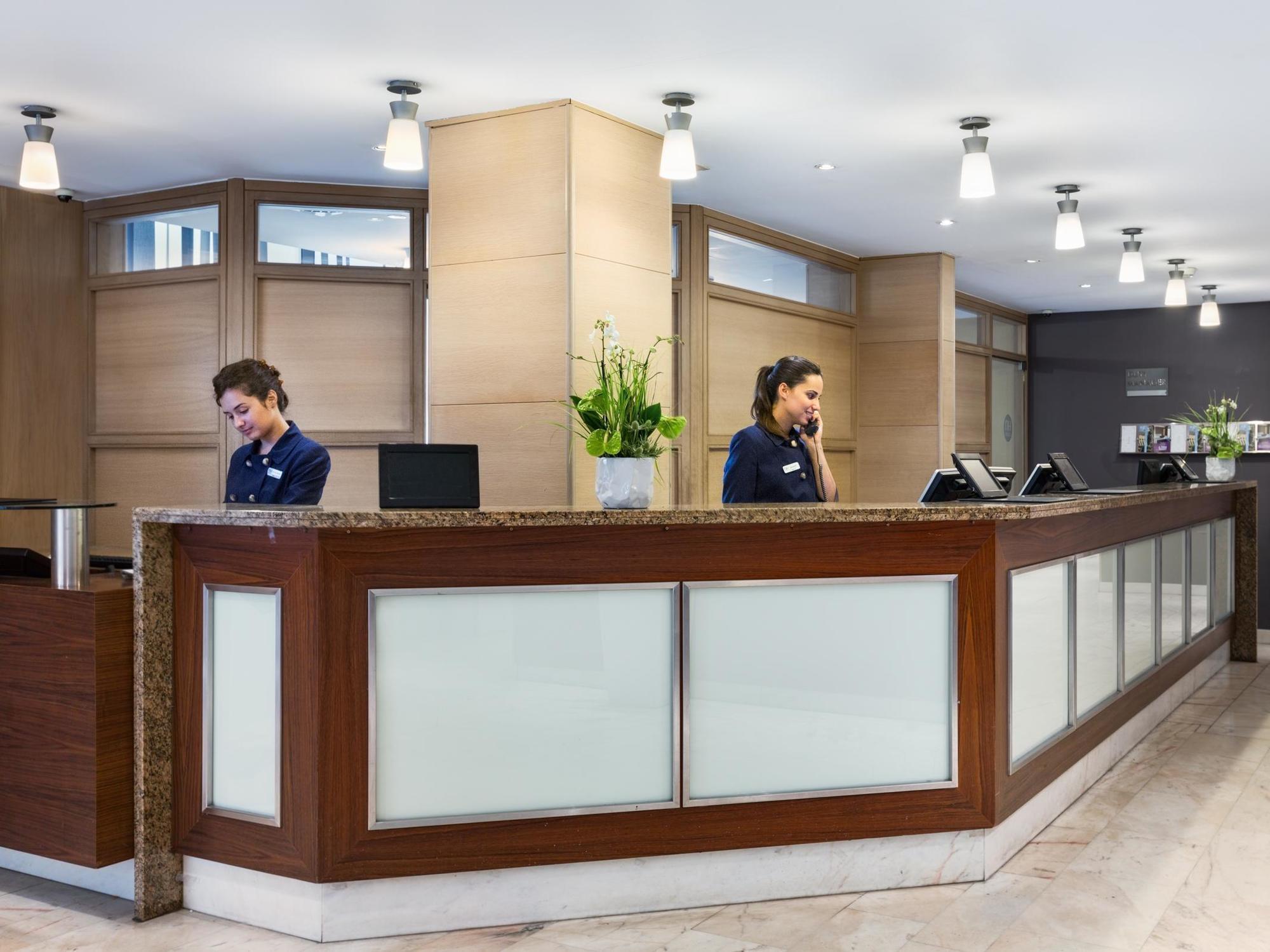 Nh布鲁塞尔路易斯h市中心酒店 Saint-Gilles 外观 照片